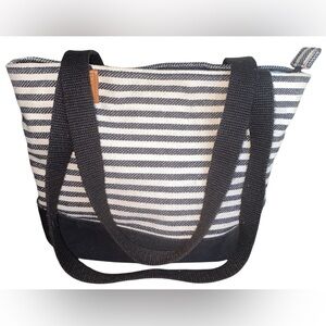 THIRTY ONE NWOT BLK DEMI DAY BAG